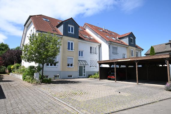 **** Lichtdurchflutete Maisonette-Wohnung mit Dachterrasse in ruhiger, grüner Lage... ****