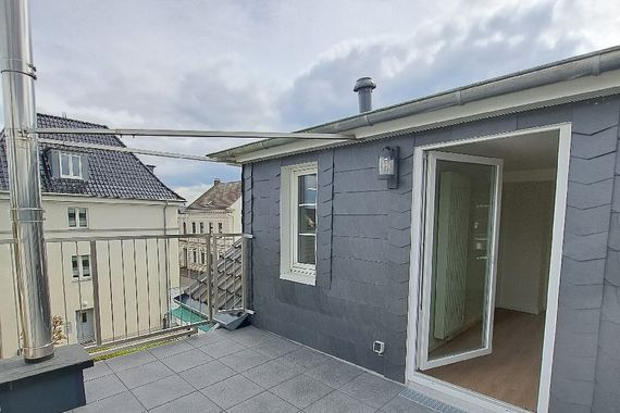 **** Individuelle Maisonette-Wohnung mit Dachterrasse in gepflegtem Zweifamilienhaus... ****
