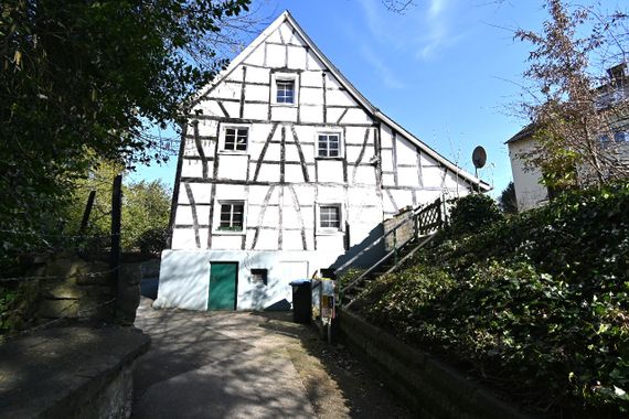 **** Hübsche Erdgeschosswohnung im denkmalgeschützten Fachwerkhaus.... ****