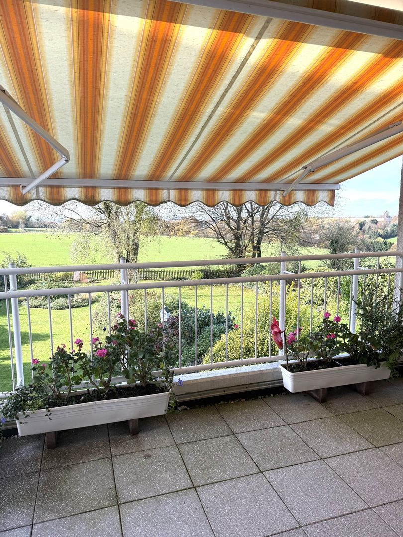 **** Lichtdurchflutete Wohnung mit Loggia und Naturblick ****