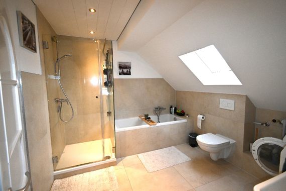 ***** Einziehen und wohlfühlen: Einfamilienhaus mit Garten, Carport und Garage..... *****
