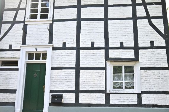 **** Denkmalgeschütztes Fachwerkhaus in Solingen-Gräfrath.... ****
