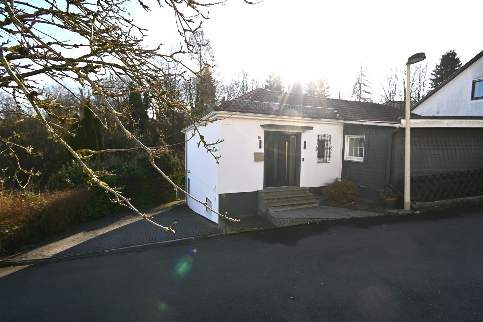 **** Gepflegtes Einfamilienhaus in ruhiger Lage – frisch saniert & provisionsfrei... ****