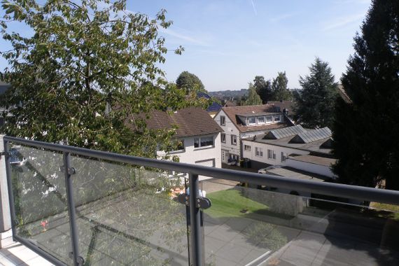 *** Mit dem Aufzug ins Dachgeschoss - Maisonette-Wohnung mit 2 Balkonen.... ****